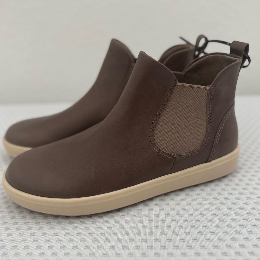 Ecco Soft 7 Women’s Leather Brown Chelsea Boots size 4-4.5